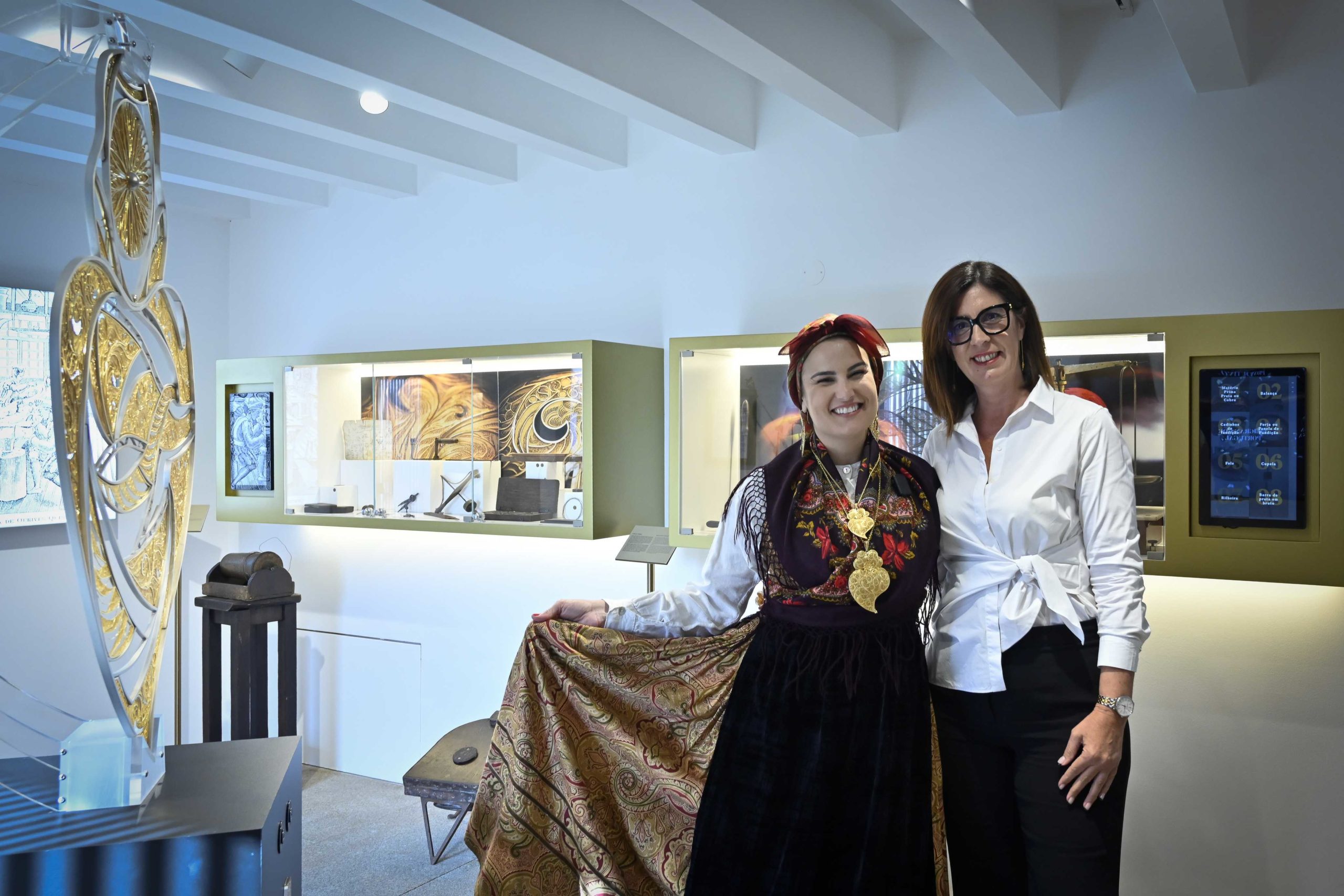 Galeria de Fotos - Apresentadora brasileira Úrsula Corona em visita por Gondomar